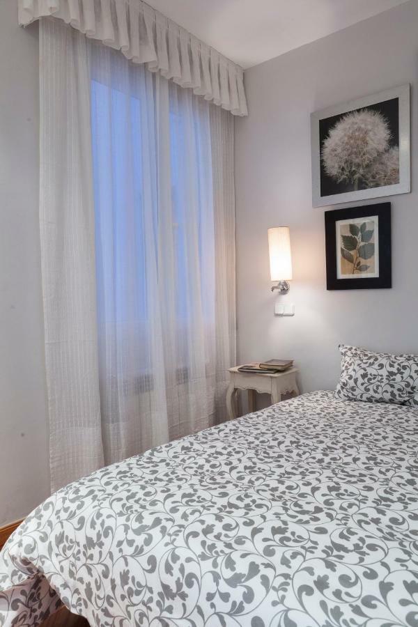 Appartamento Elegante piso junto al Museo del Prado Madrid Esterno foto